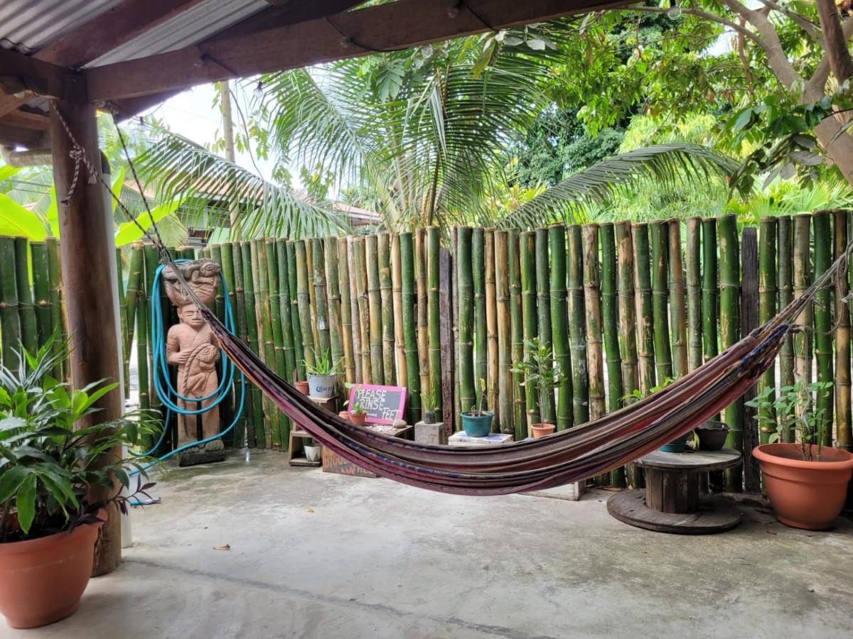 Roots Family Hostel Puerto Viejo de Talamanca Exterior photo